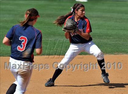 Thumbnail 1 in La Salle vs. Marymount (CIF SS D6 Final) photogallery.