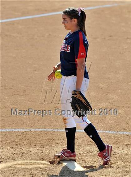 Thumbnail 2 in La Salle vs. Marymount (CIF SS D6 Final) photogallery.