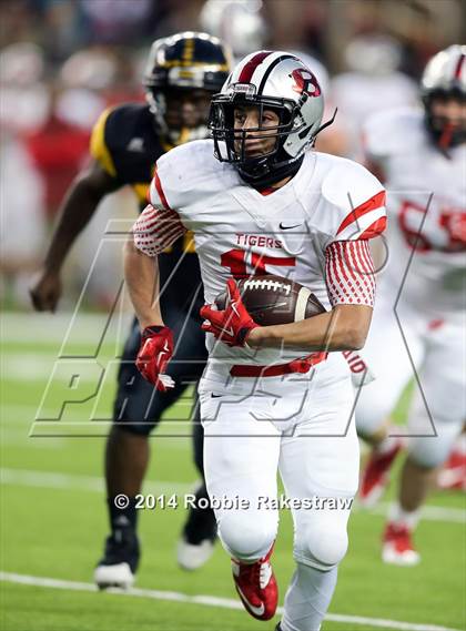 Thumbnail 2 in Garland vs. Belton (UIL 6A Division 1 Region 2 Bi-District) photogallery.