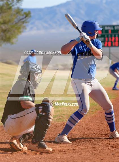 Thumbnail 2 in Needles @ Virgin Valley photogallery.