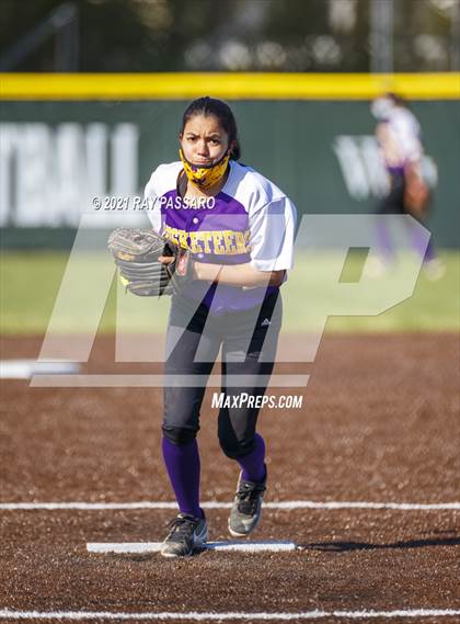 Thumbnail 2 in Central Islip vs William Floyd photogallery.