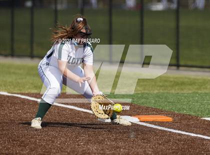 Thumbnail 2 in Central Islip vs William Floyd photogallery.