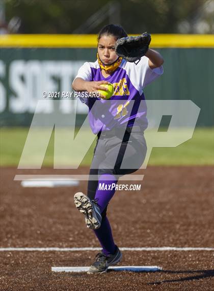 Thumbnail 2 in Central Islip vs William Floyd photogallery.