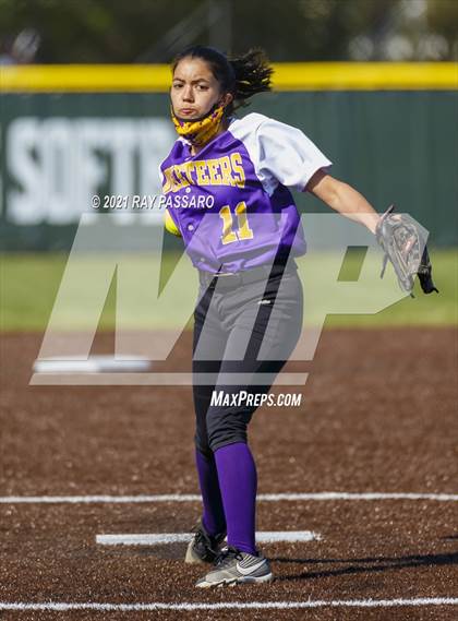 Thumbnail 2 in Central Islip vs William Floyd photogallery.
