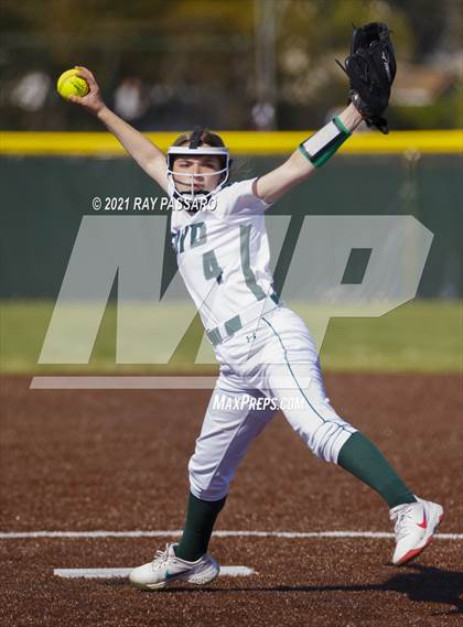 Thumbnail 1 in Central Islip vs William Floyd photogallery.