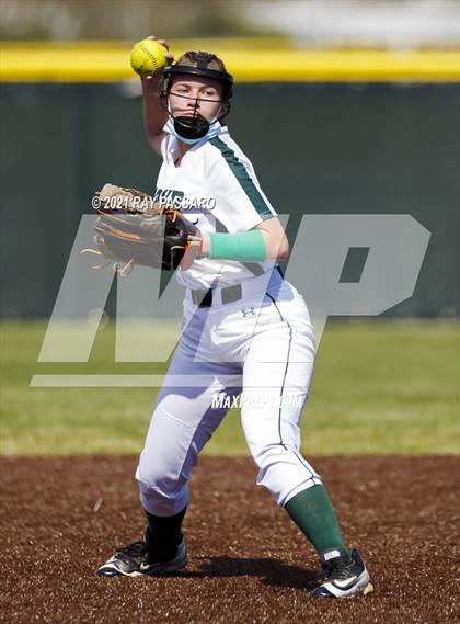 Thumbnail 2 in Central Islip vs William Floyd photogallery.