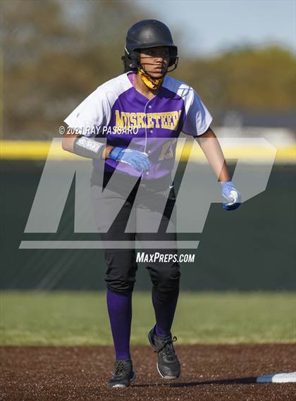 Thumbnail 1 in Central Islip vs William Floyd photogallery.