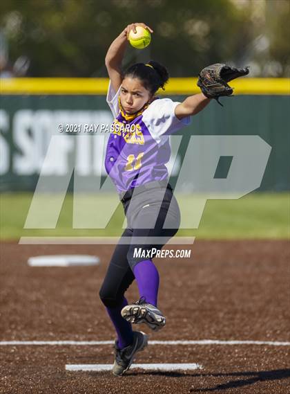Thumbnail 3 in Central Islip vs William Floyd photogallery.