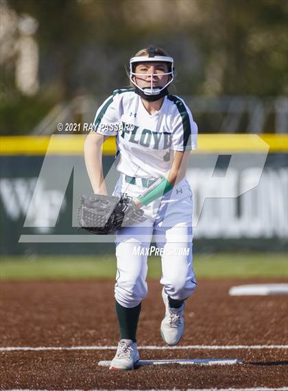 Thumbnail 3 in Central Islip vs William Floyd photogallery.