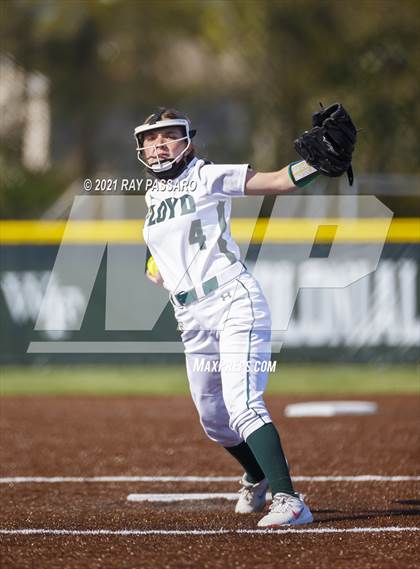 Thumbnail 2 in Central Islip vs William Floyd photogallery.