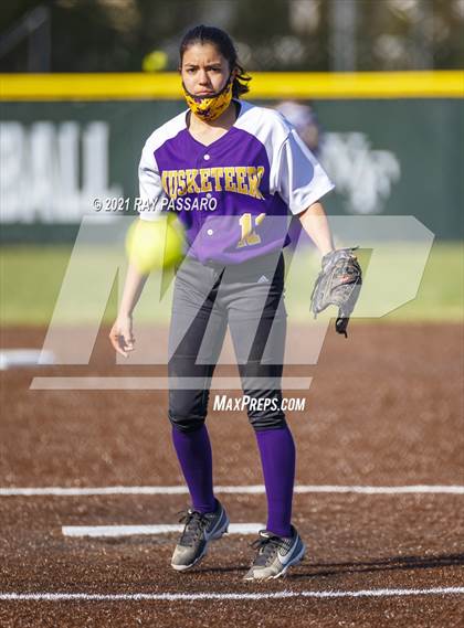 Thumbnail 1 in Central Islip vs William Floyd photogallery.