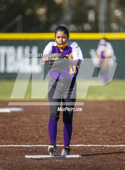 Thumbnail 3 in Central Islip vs William Floyd photogallery.