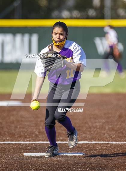 Thumbnail 3 in Central Islip vs William Floyd photogallery.