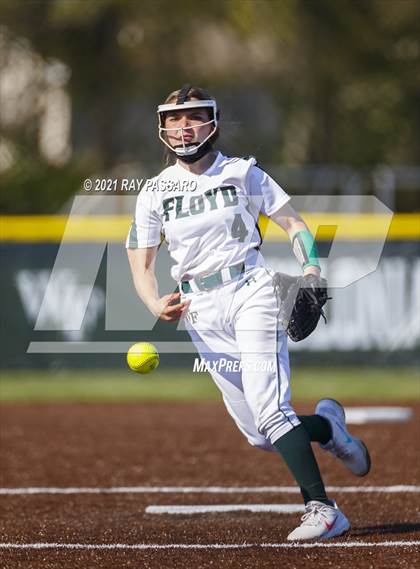Thumbnail 1 in Central Islip vs William Floyd photogallery.