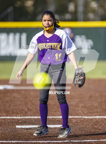 Thumbnail 2 in Central Islip vs William Floyd photogallery.