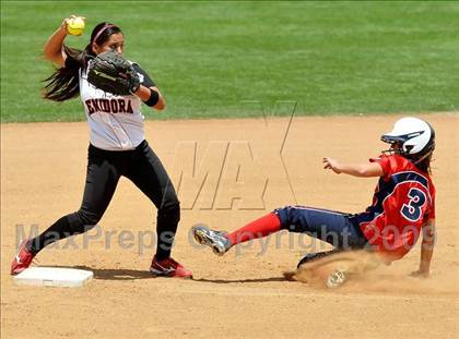 Thumbnail 2 in Tesoro vs. Glendora (CIF SS D3 Final) photogallery.