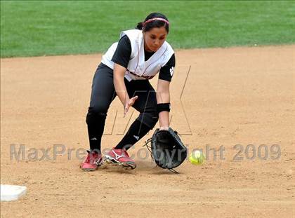 Thumbnail 3 in Tesoro vs. Glendora (CIF SS D3 Final) photogallery.