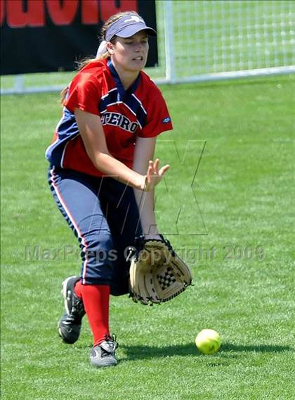 Thumbnail 3 in Tesoro vs. Glendora (CIF SS D3 Final) photogallery.