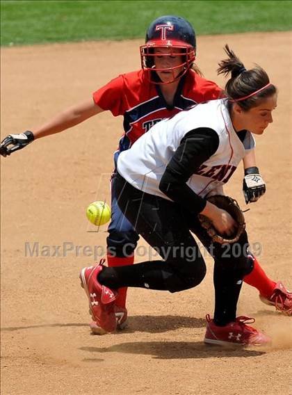 Thumbnail 3 in Tesoro vs. Glendora (CIF SS D3 Final) photogallery.