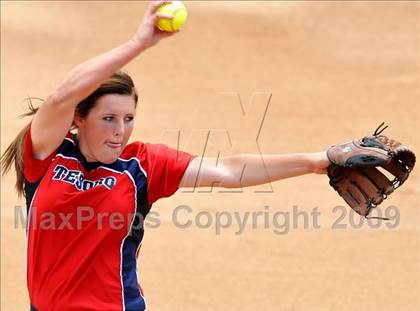 Thumbnail 3 in Tesoro vs. Glendora (CIF SS D3 Final) photogallery.