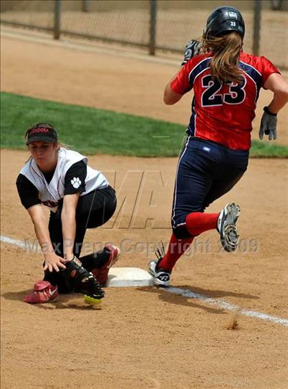Thumbnail 3 in Tesoro vs. Glendora (CIF SS D3 Final) photogallery.