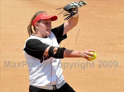 Thumbnail 1 in Tesoro vs. Glendora (CIF SS D3 Final) photogallery.