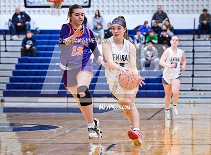 Thumbnail 3 in Danville vs. Central Columbia (PIAA District 4 Class 4A Quarterfinal) photogallery.