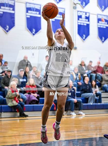 Thumbnail 2 in Danville vs. Central Columbia (PIAA District 4 Class 4A Quarterfinal) photogallery.