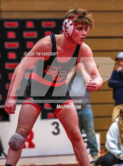 Thumbnail 2 in IHSAA Wrestling Regional Meet photogallery.