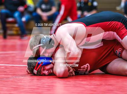 Thumbnail 3 in IHSAA Wrestling Regional Meet photogallery.