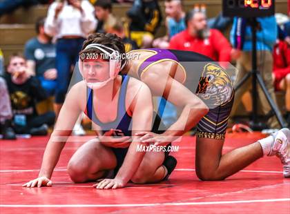 Thumbnail 3 in IHSAA Wrestling Regional Meet photogallery.