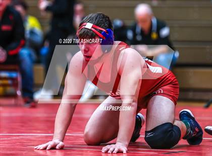Thumbnail 1 in IHSAA Wrestling Regional Meet photogallery.