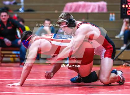 Thumbnail 2 in IHSAA Wrestling Regional Meet photogallery.