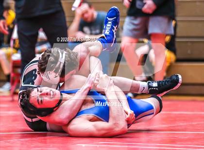 Thumbnail 1 in IHSAA Wrestling Regional Meet photogallery.