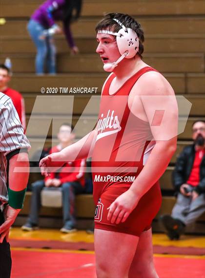Thumbnail 1 in IHSAA Wrestling Regional Meet photogallery.