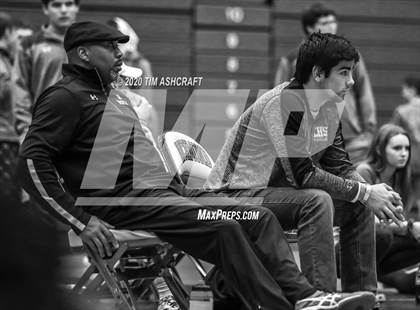 Thumbnail 2 in IHSAA Wrestling Regional Meet photogallery.