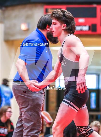 Thumbnail 2 in IHSAA Wrestling Regional Meet photogallery.