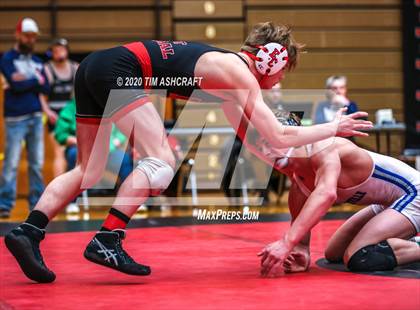 Thumbnail 3 in IHSAA Wrestling Regional Meet photogallery.