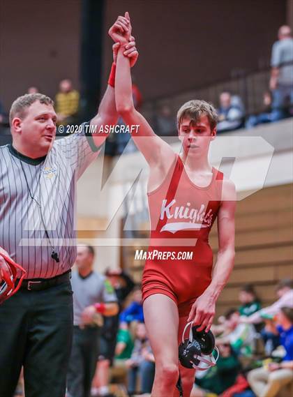 Thumbnail 2 in IHSAA Wrestling Regional Meet photogallery.