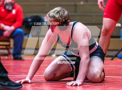 Thumbnail 3 in IHSAA Wrestling Regional Meet photogallery.