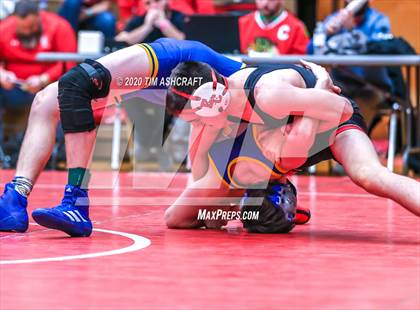 Thumbnail 2 in IHSAA Wrestling Regional Meet photogallery.