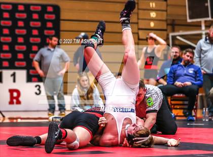 Thumbnail 3 in IHSAA Wrestling Regional Meet photogallery.