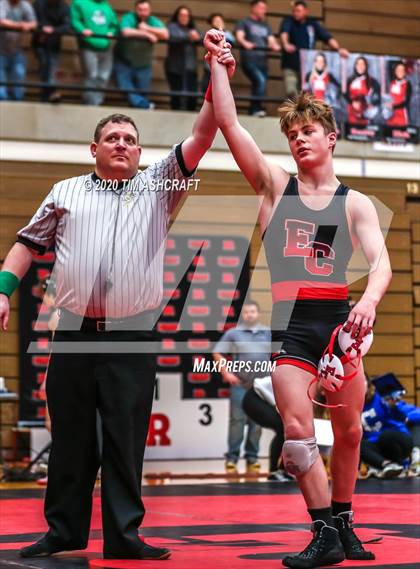 Thumbnail 1 in IHSAA Wrestling Regional Meet photogallery.