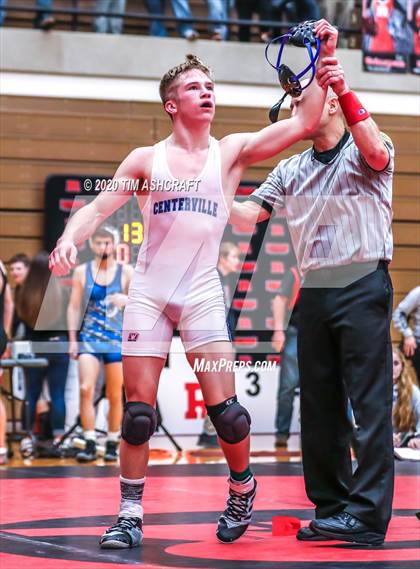 Thumbnail 1 in IHSAA Wrestling Regional Meet photogallery.