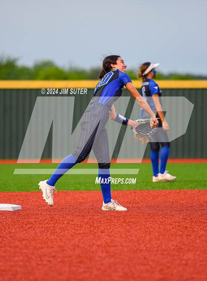 Thumbnail 2 in Mumford vs Snook photogallery.