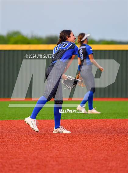 Thumbnail 3 in Mumford vs Snook photogallery.