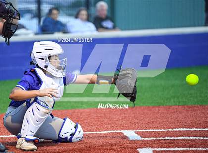 Thumbnail 3 in Mumford vs Snook photogallery.