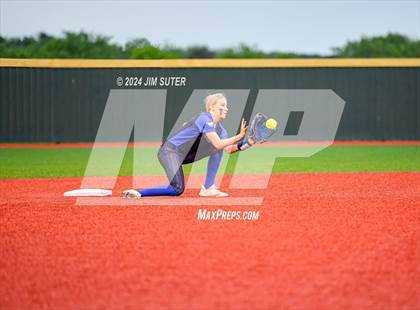 Thumbnail 3 in Mumford vs Snook photogallery.