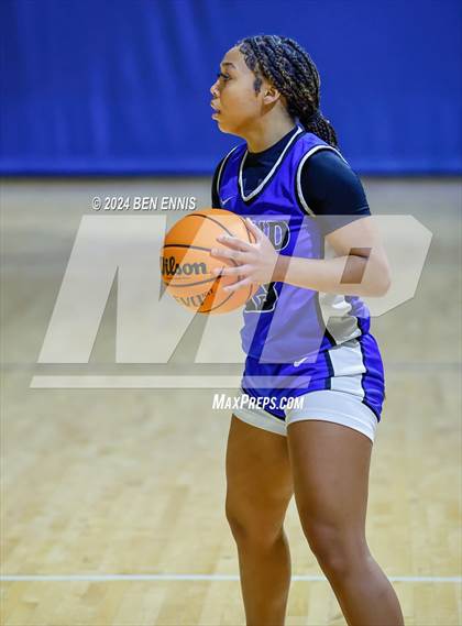 Thumbnail 3 in Munroe vs. Grind Prep (She Got Game Classic) photogallery.
