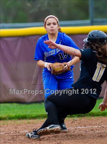 Thumbnail 3 in Dickinson vs Foster (1st Caapitol Classic) photogallery.